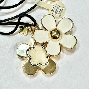 Marc Jacobs perfume daisy pendant